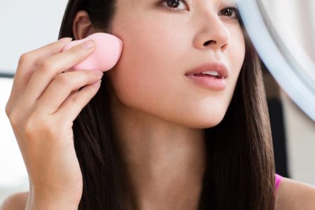 How-to-conceal-pimples-and-zit-to-avoid-redness